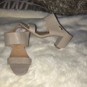 Calvin Klein Open toe heel 2 1/2 in chunk heel